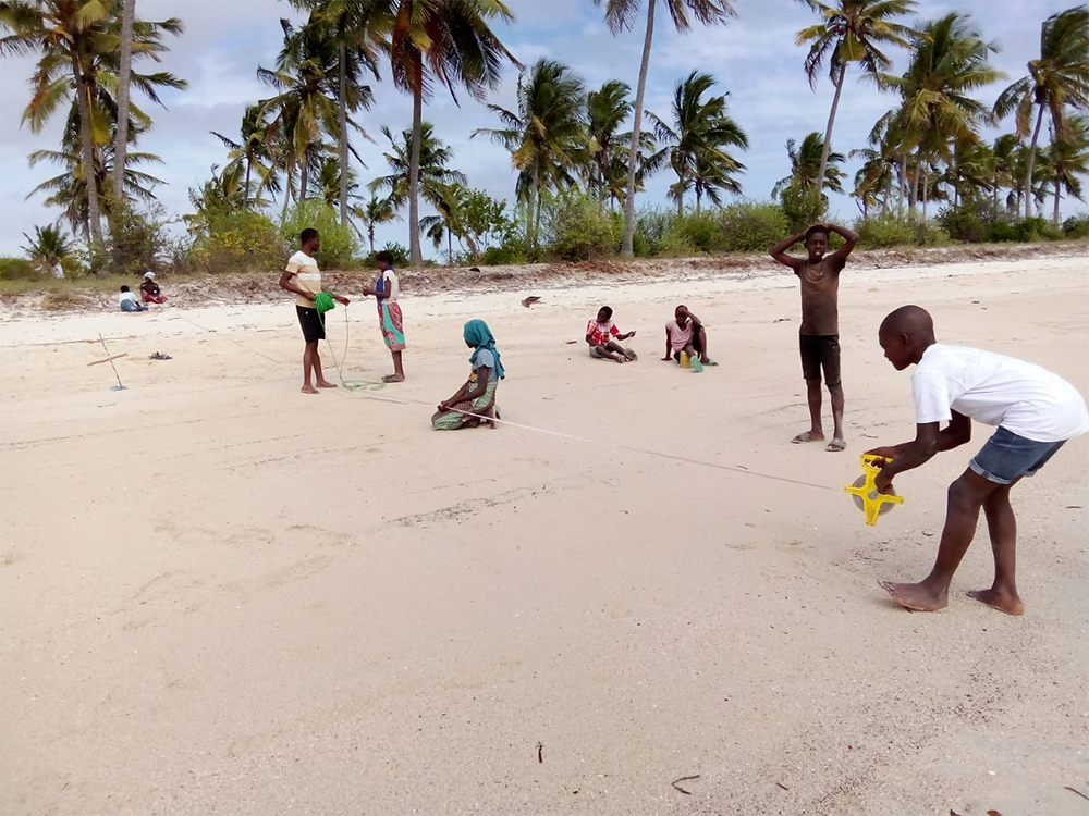 Alunos de clubes de ambientais participam em atividades de monitoria dos indicadores dos impactos das mudanças climáticas na ilha do Ibo